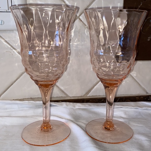 Set of 2 Pink Depression Water Goblet Drinking Wine Footed Optic Ripple Glasses - Picture 3 of 8